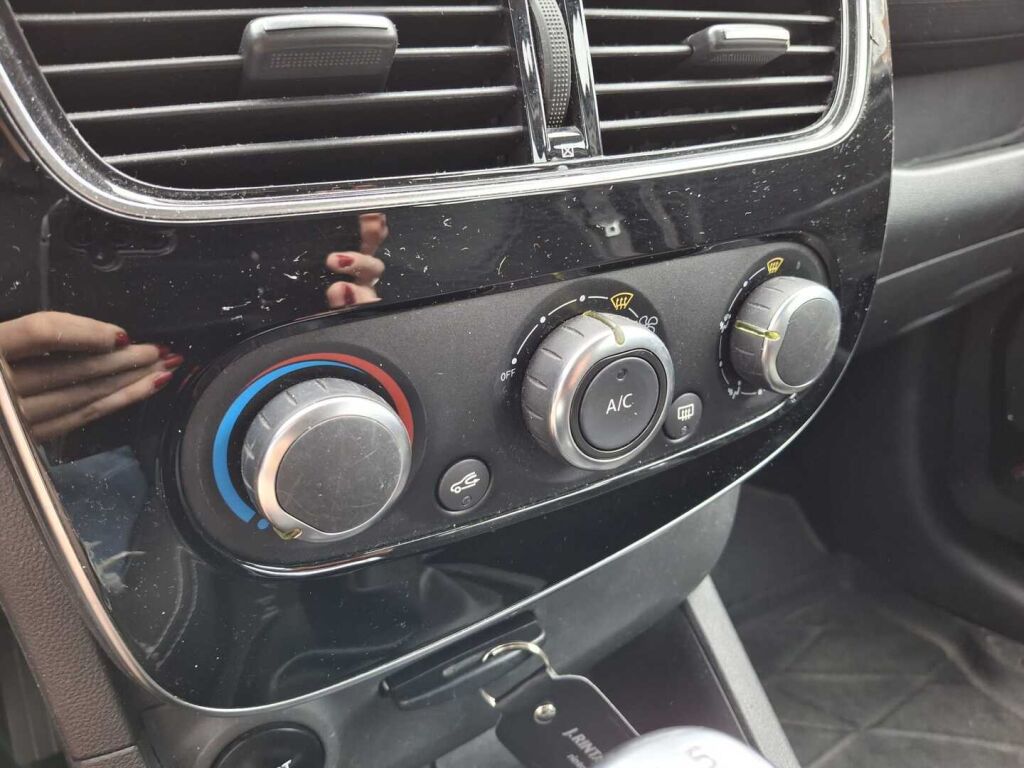 Renault Clio 2017 Musta