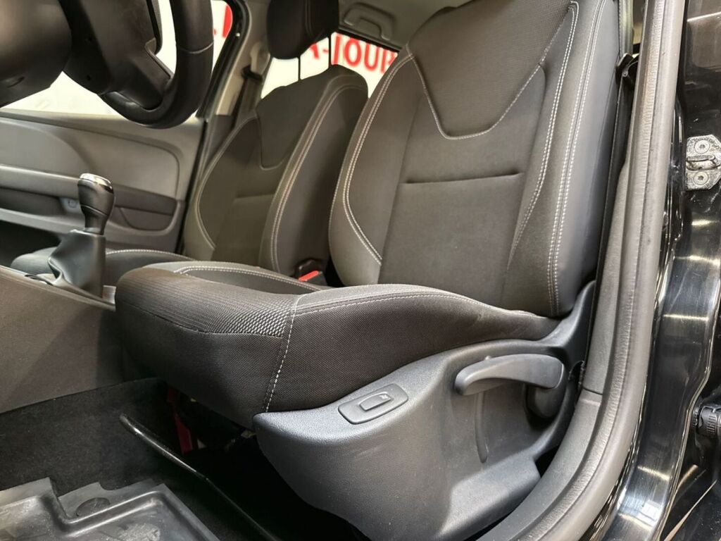 Renault Clio 2017 Musta