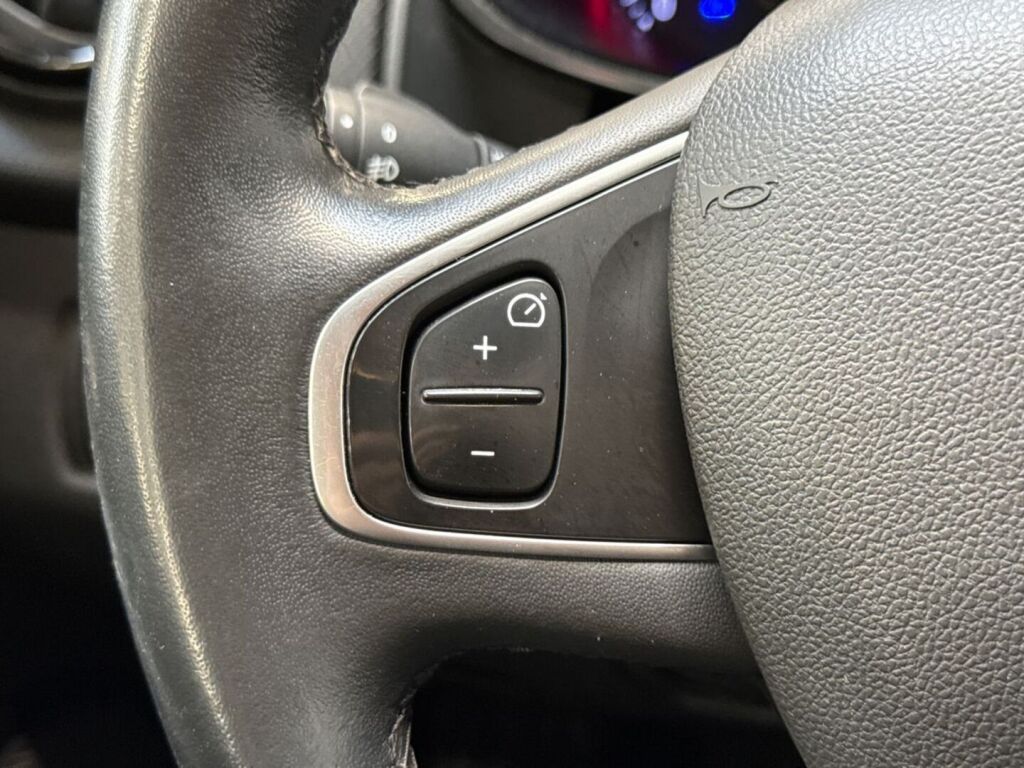 Renault Clio 2017 Musta
