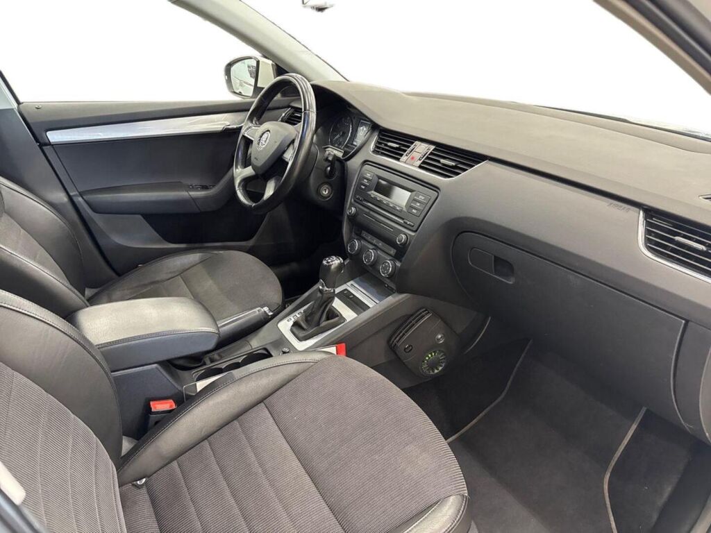 Skoda Octavia 2014 Valkoinen