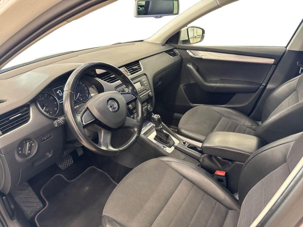 Skoda Octavia 2014 Valkoinen