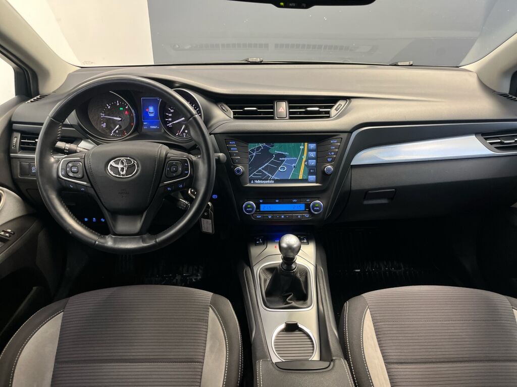 Toyota Avensis 2017 Harmaa