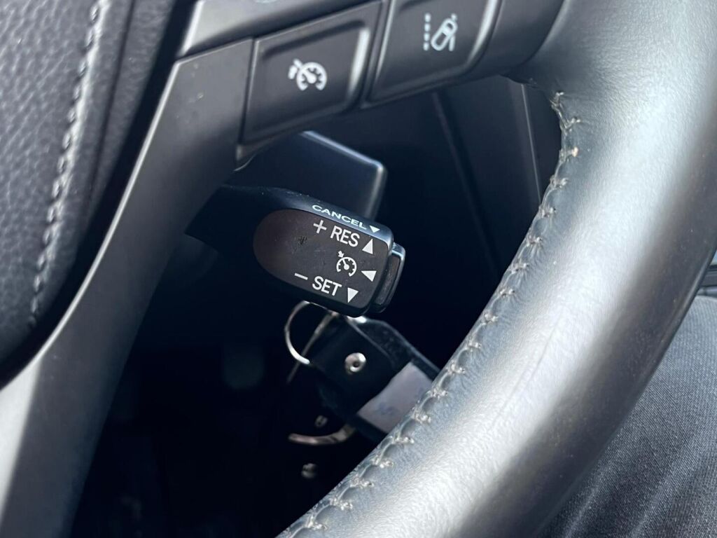 Toyota Avensis 2017 Harmaa