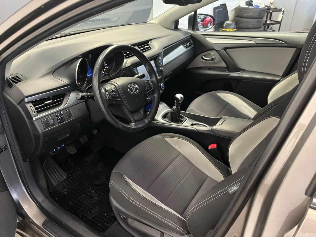 Toyota Avensis 2017 Harmaa