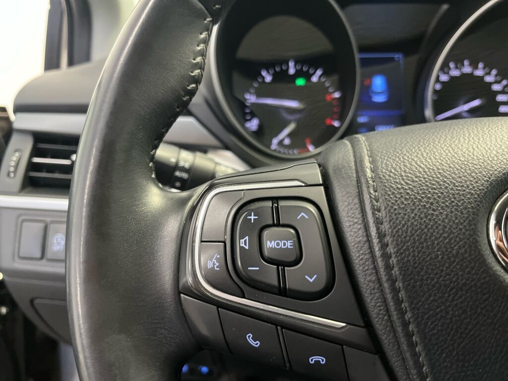 Toyota Avensis 2017 Harmaa