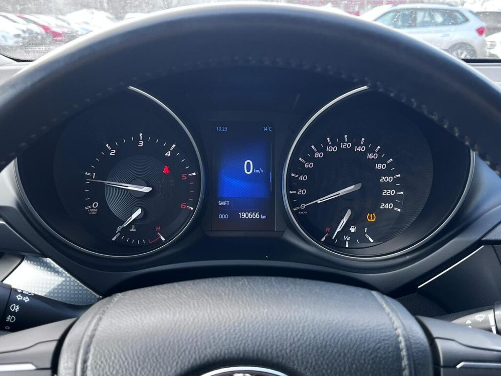 Toyota Avensis 2017 Harmaa