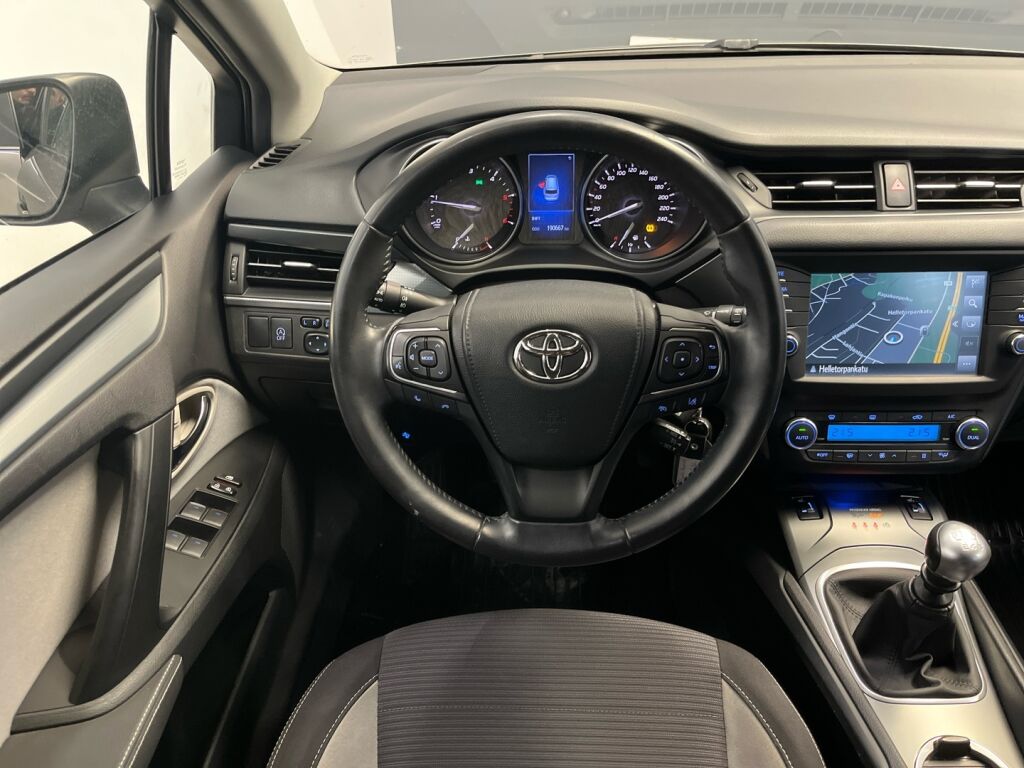 Toyota Avensis 2017 Harmaa