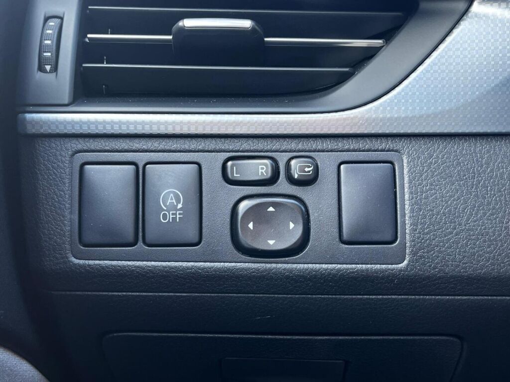 Toyota Avensis 2017 Harmaa