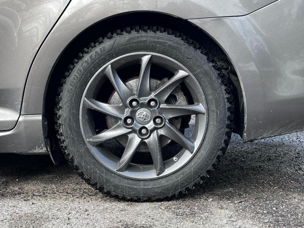 Toyota Avensis 2017 Harmaa