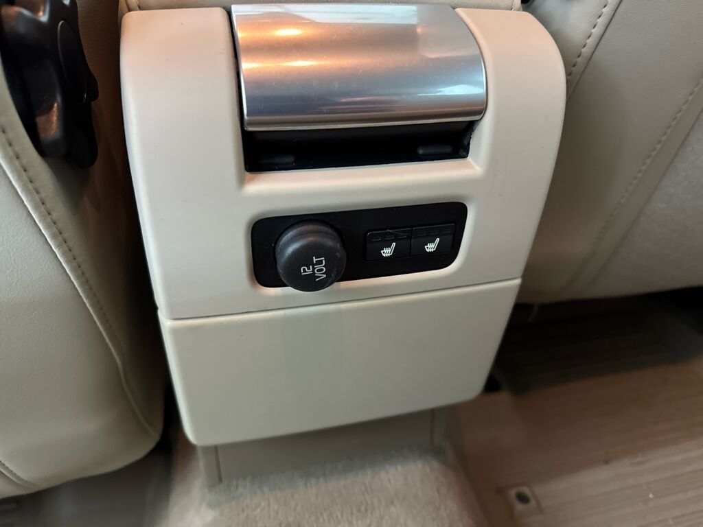 Volvo V70 2011 Hopea