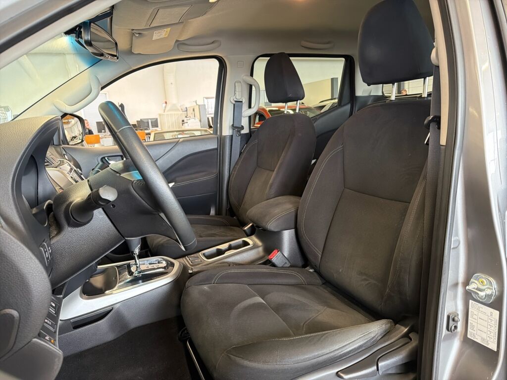 Nissan Navara 2018 Harmaa