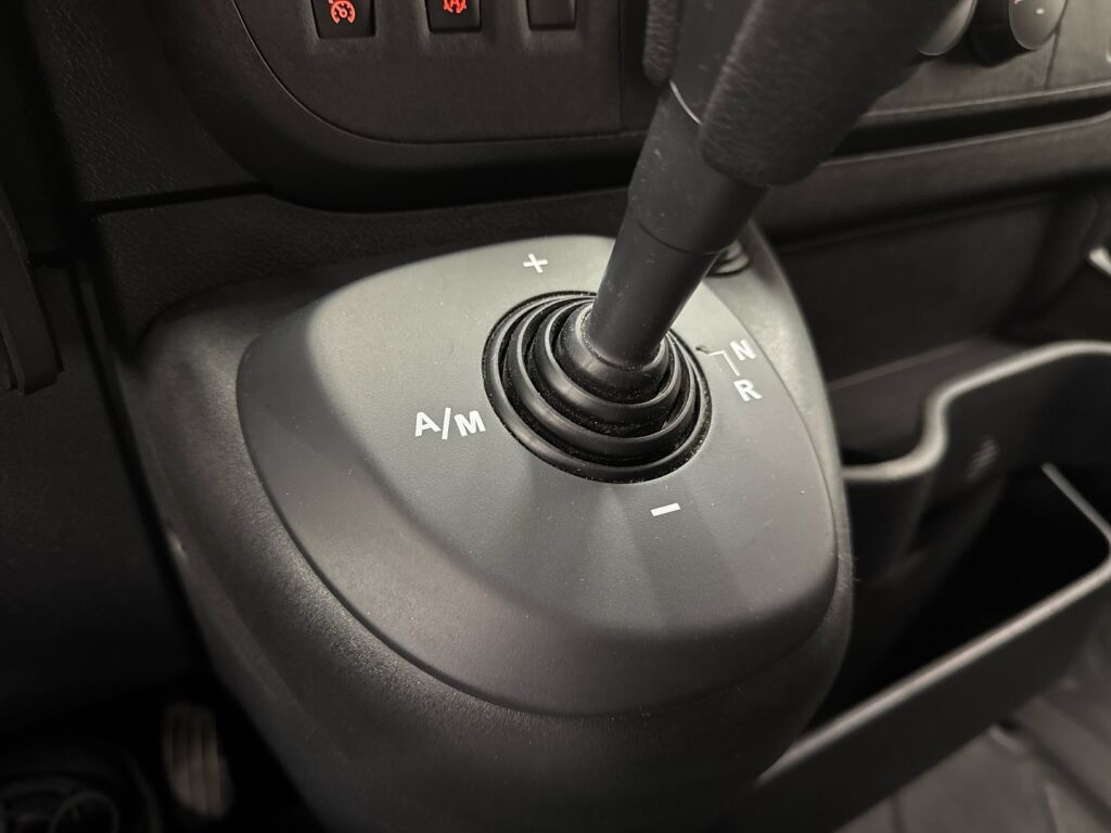 Opel Movano 2017 Musta