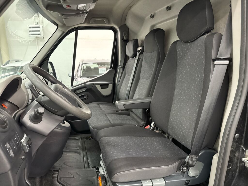 Opel Movano 2017 Musta