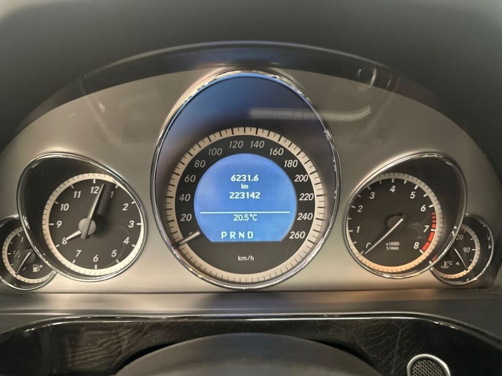 Mercedes-Benz E 2009 Harmaa