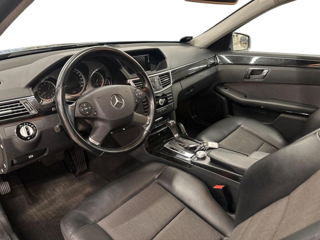 Mercedes-Benz E 2009 Harmaa
