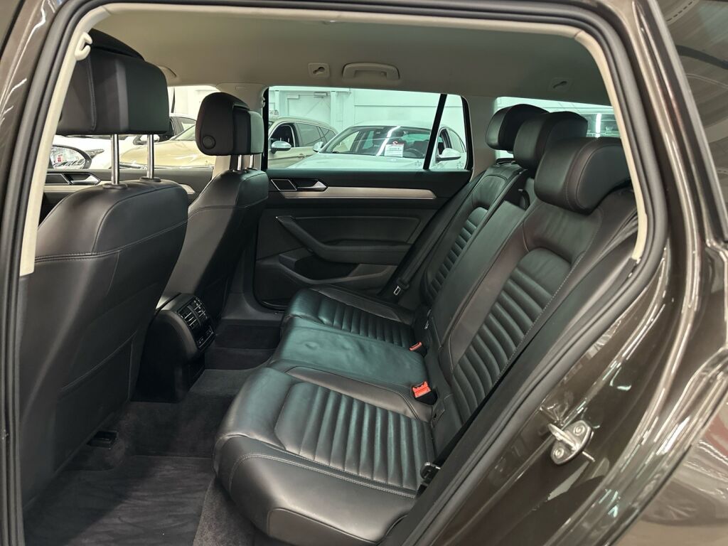 Volkswagen Passat 2015 Ruskea (beige)