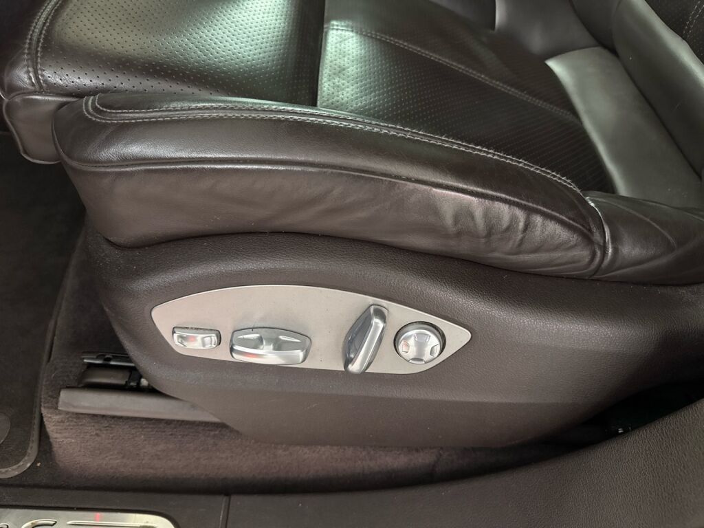 Porsche Cayenne 2015 Ruskea (beige)