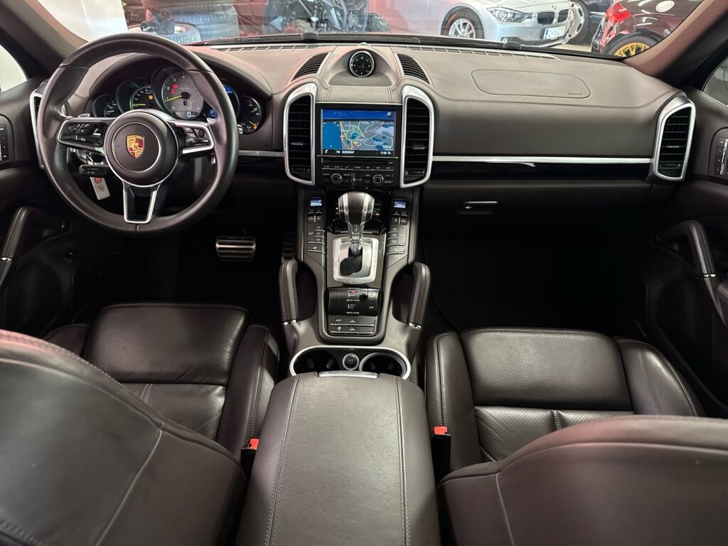 Porsche Cayenne 2015 Ruskea (beige)