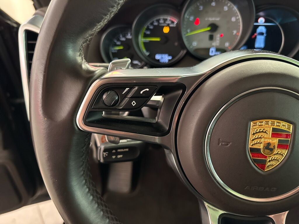 Porsche Cayenne 2015 Ruskea (beige)