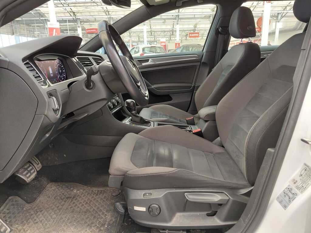 Volkswagen Golf 2018 Valkoinen