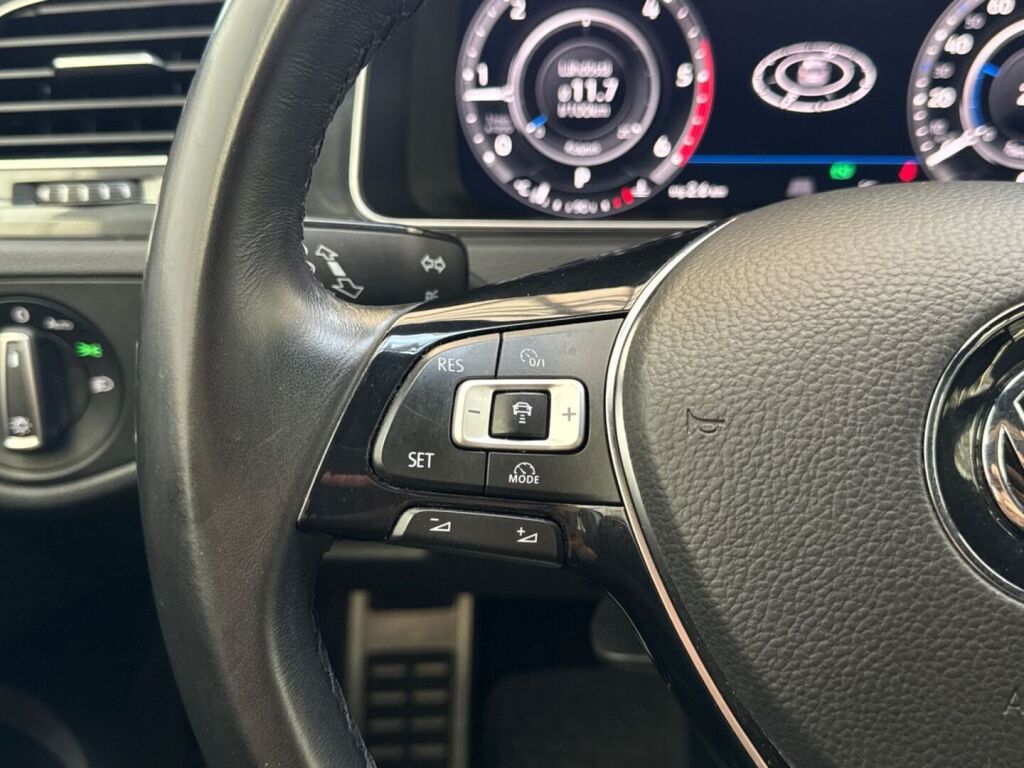 Volkswagen Golf 2018 Valkoinen
