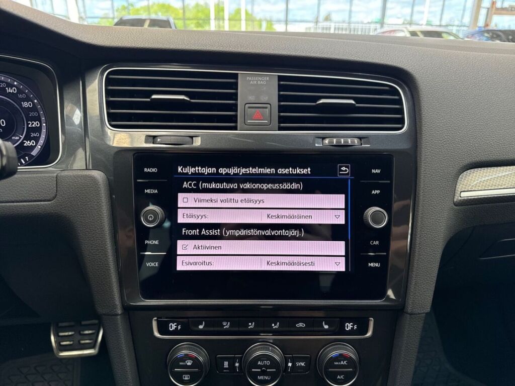 Volkswagen Golf 2018 Valkoinen