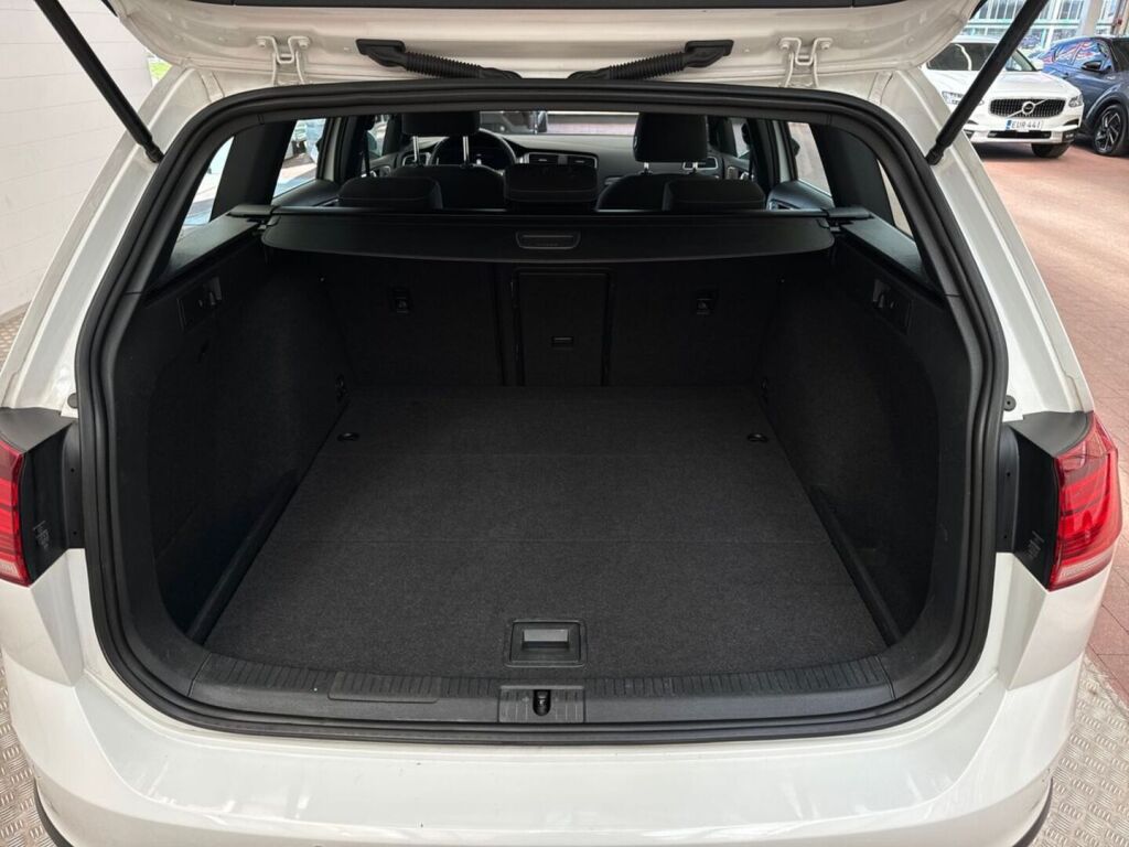 Volkswagen Golf 2018 Valkoinen