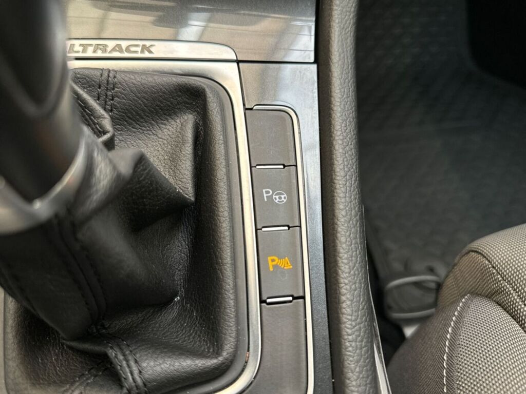 Volkswagen Golf 2018 Valkoinen