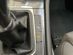 Volkswagen Golf 2018 Valkoinen