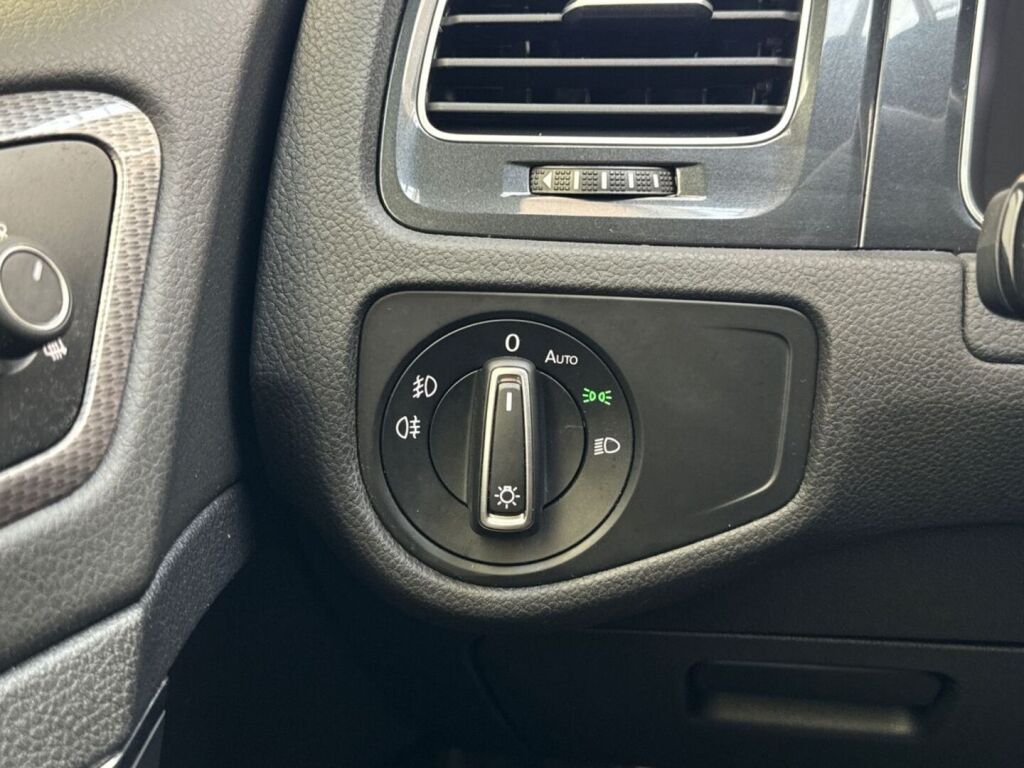 Volkswagen Golf 2018 Valkoinen