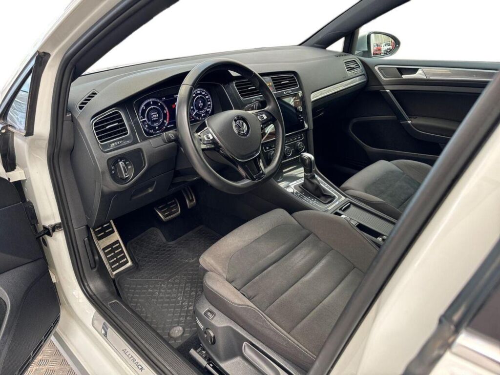 Volkswagen Golf 2018 Valkoinen