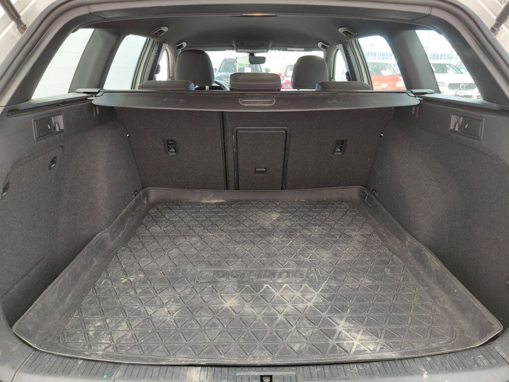 Volkswagen Golf 2018 Valkoinen