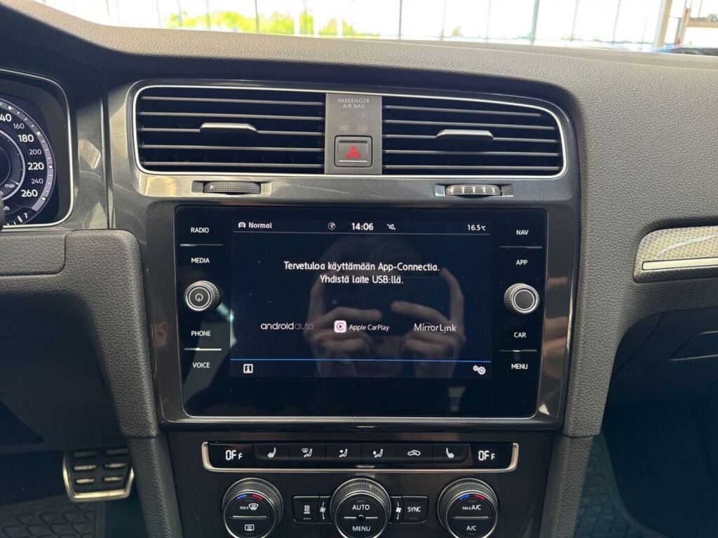 Volkswagen Golf 2018 Valkoinen