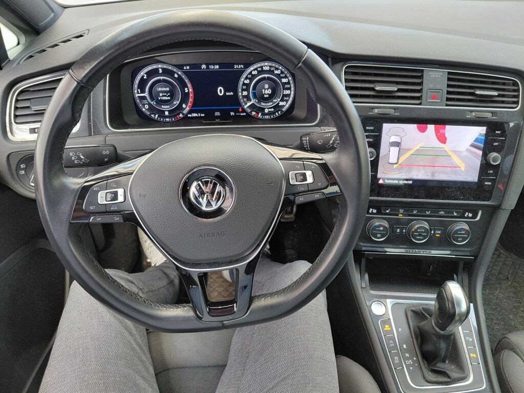 Volkswagen Golf 2018 Valkoinen