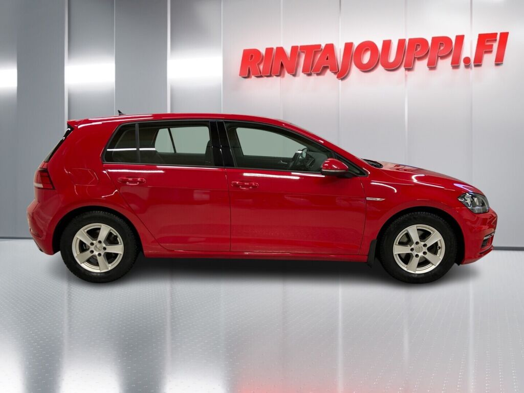 Volkswagen Golf 2018 Punainen
