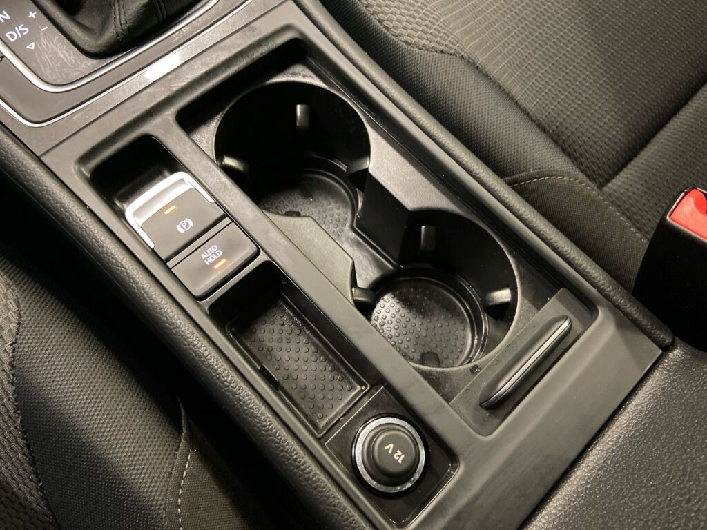 Volkswagen Golf 2018 Punainen