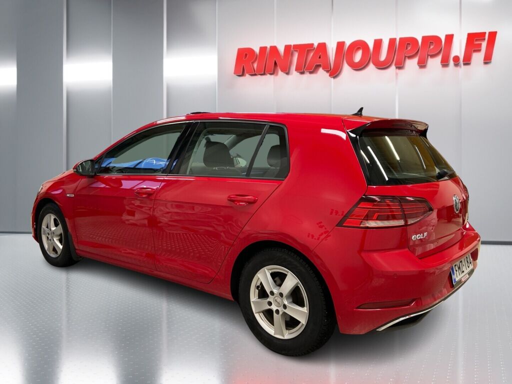 Volkswagen Golf 2018 Punainen