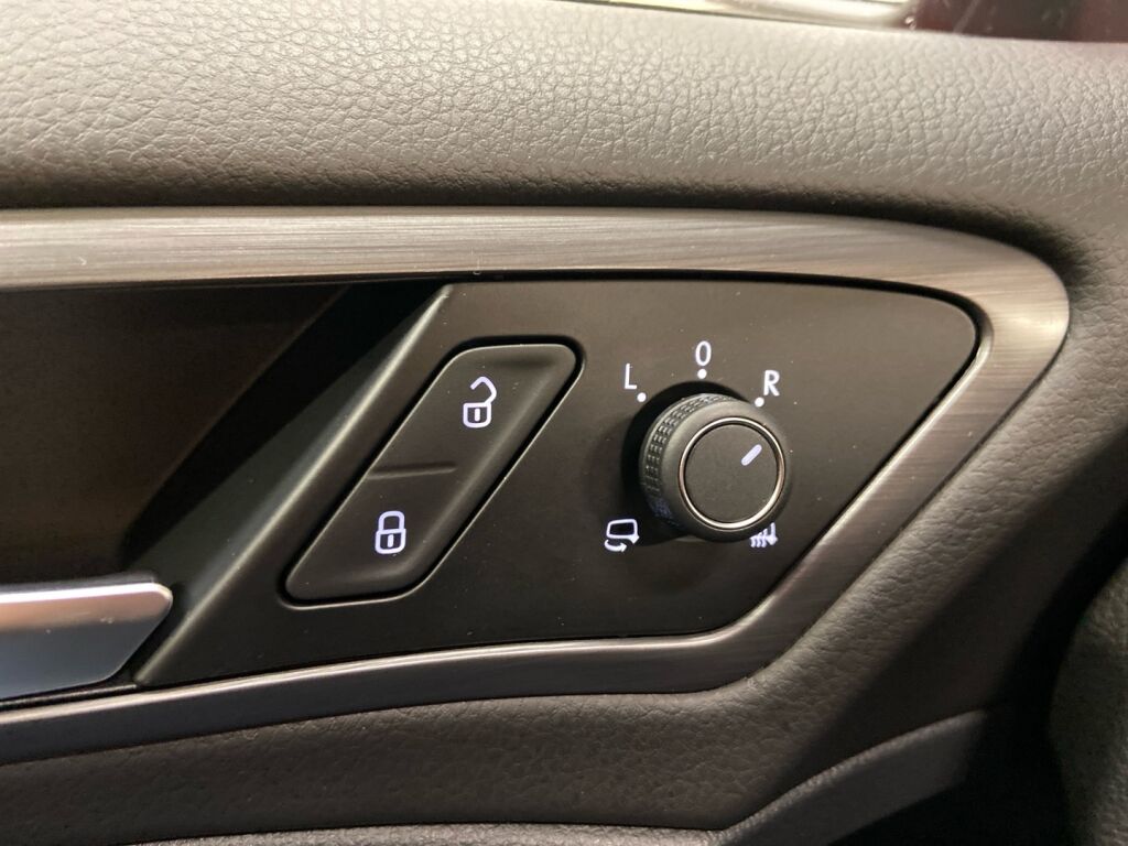 Volkswagen Golf 2018 Punainen