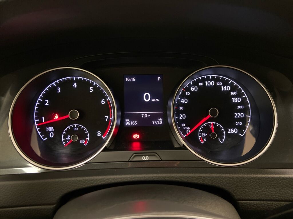 Volkswagen Golf 2018 Punainen