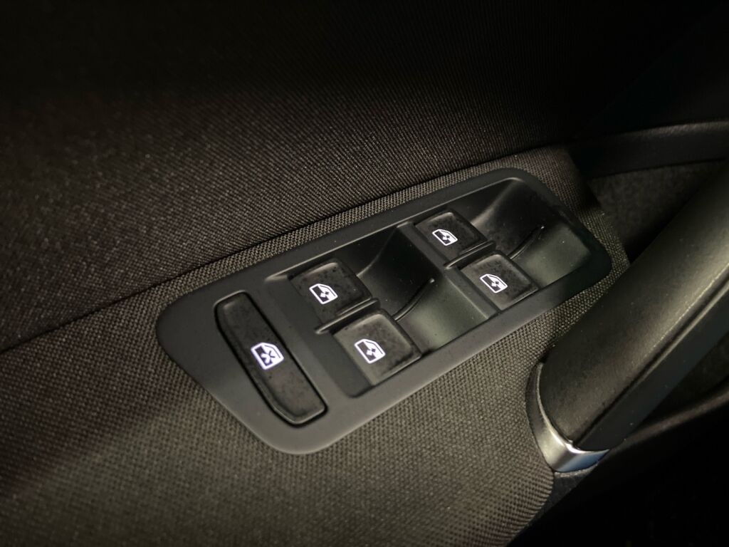 Volkswagen Golf 2018 Punainen