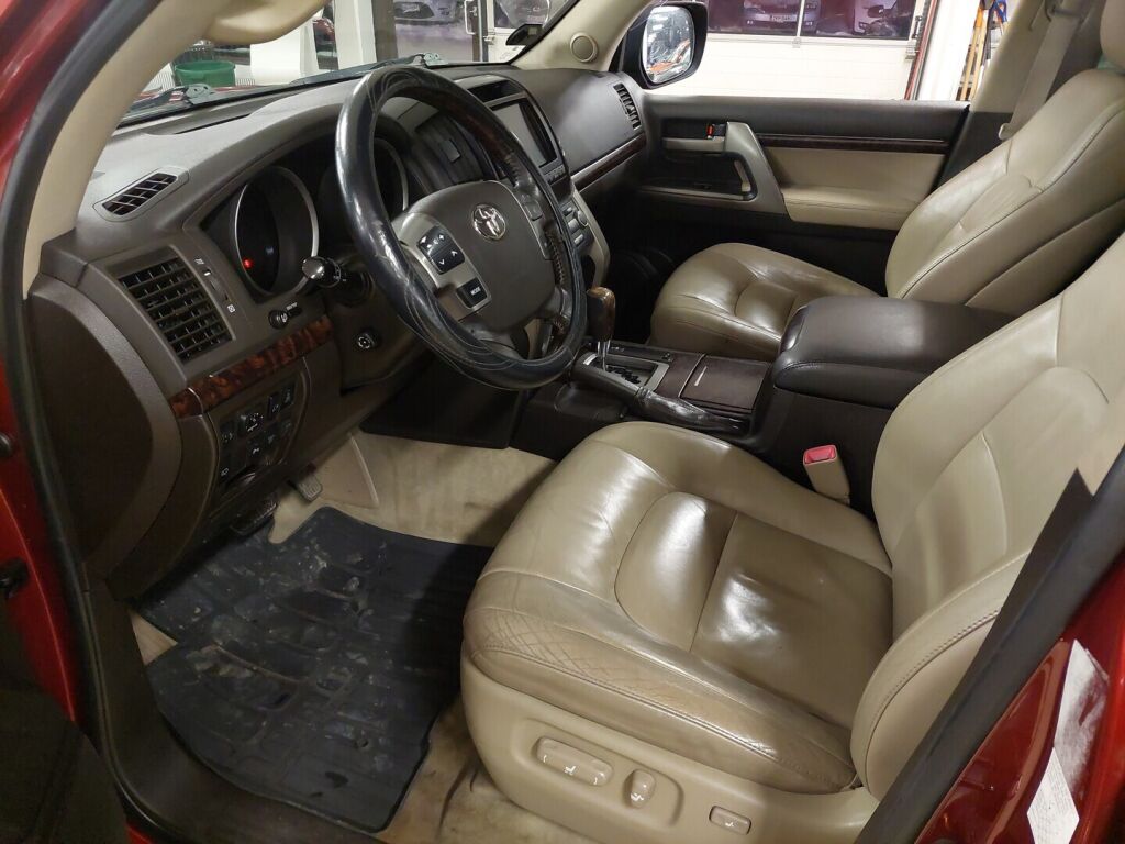 Toyota Land Cruiser 2008 Punainen
