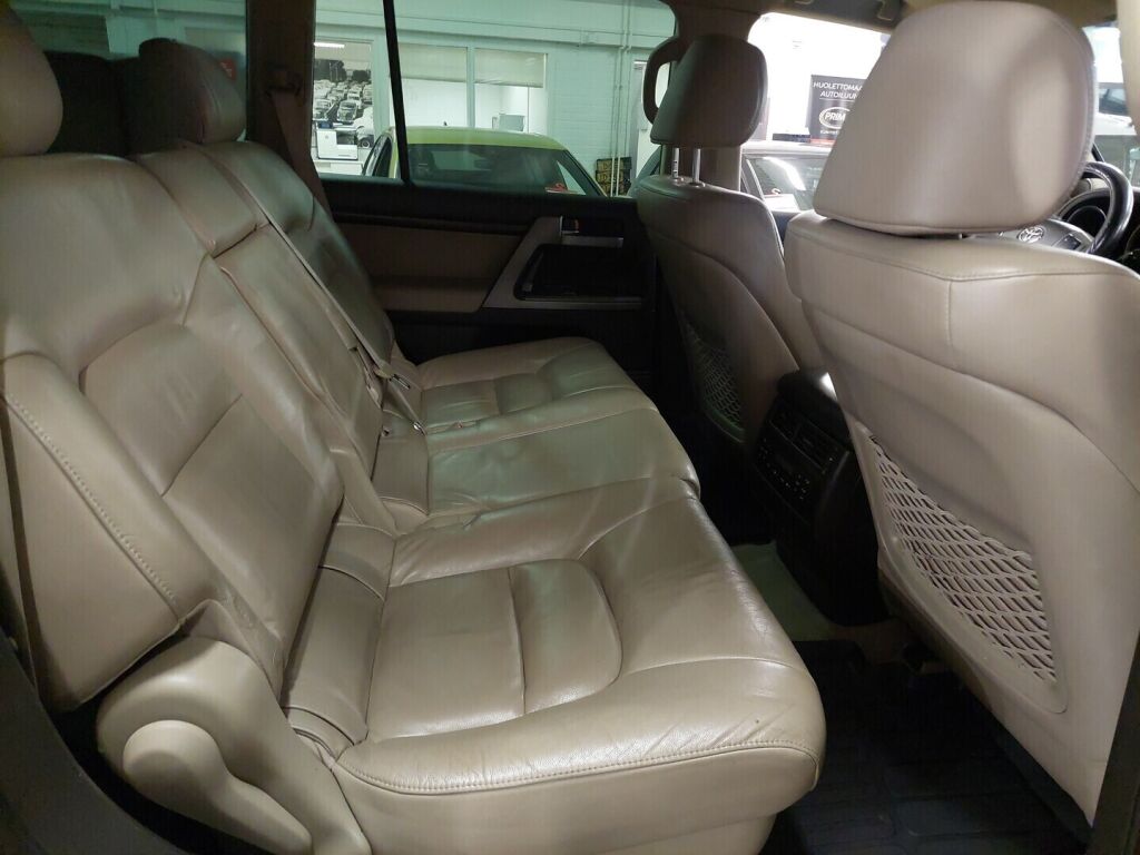 Toyota Land Cruiser 2008 Punainen