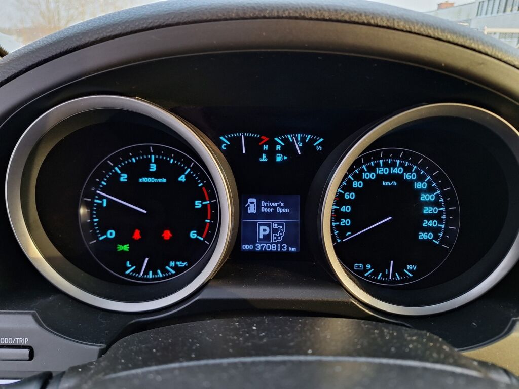 Toyota Land Cruiser 2008 Punainen