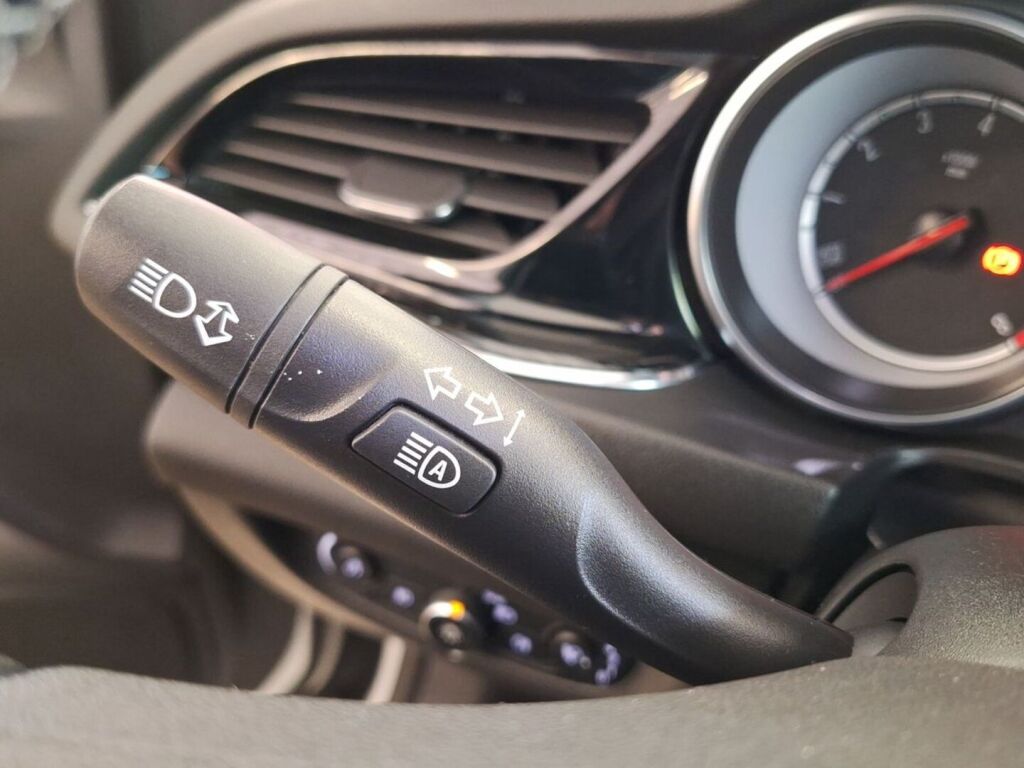 Opel Insignia 2018 Valkoinen