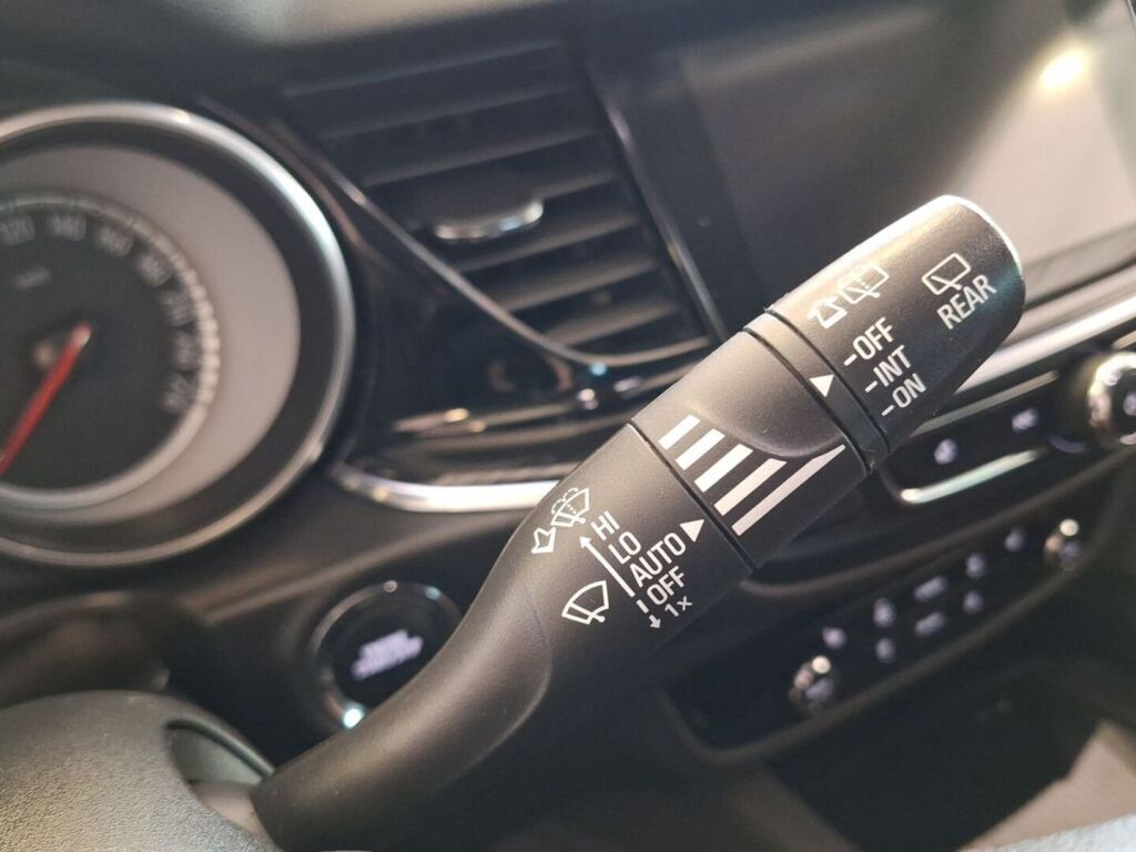 Opel Insignia 2018 Valkoinen