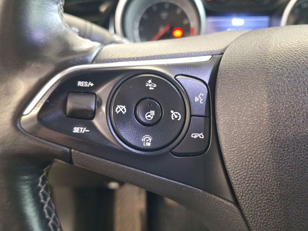 Opel Insignia 2018 Valkoinen