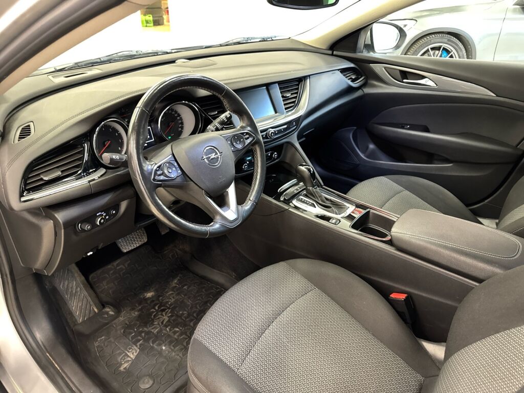 Opel Insignia 2018 Hopea