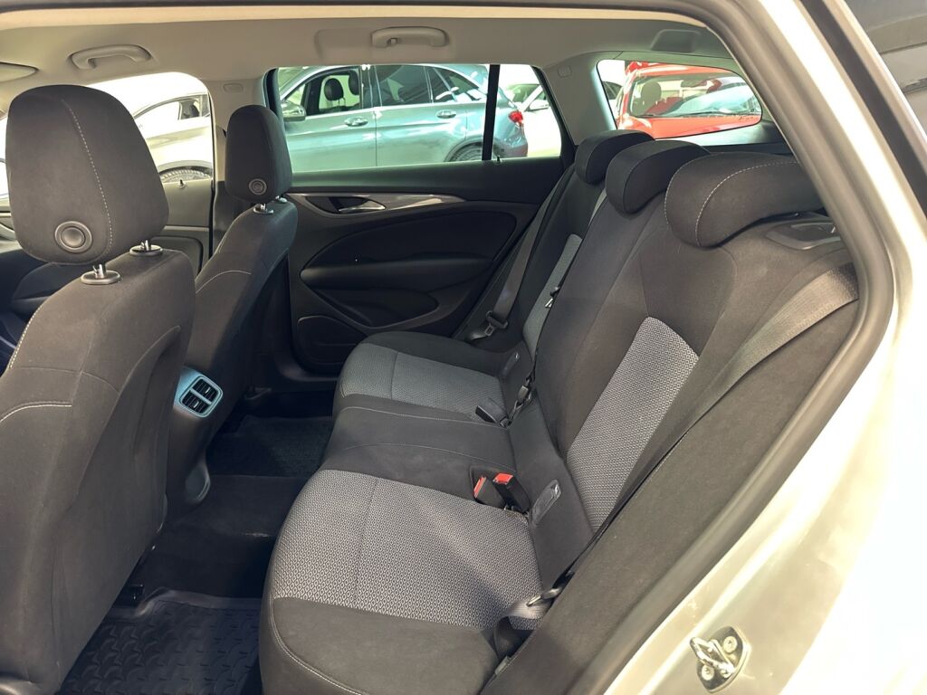 Opel Insignia 2018 Hopea