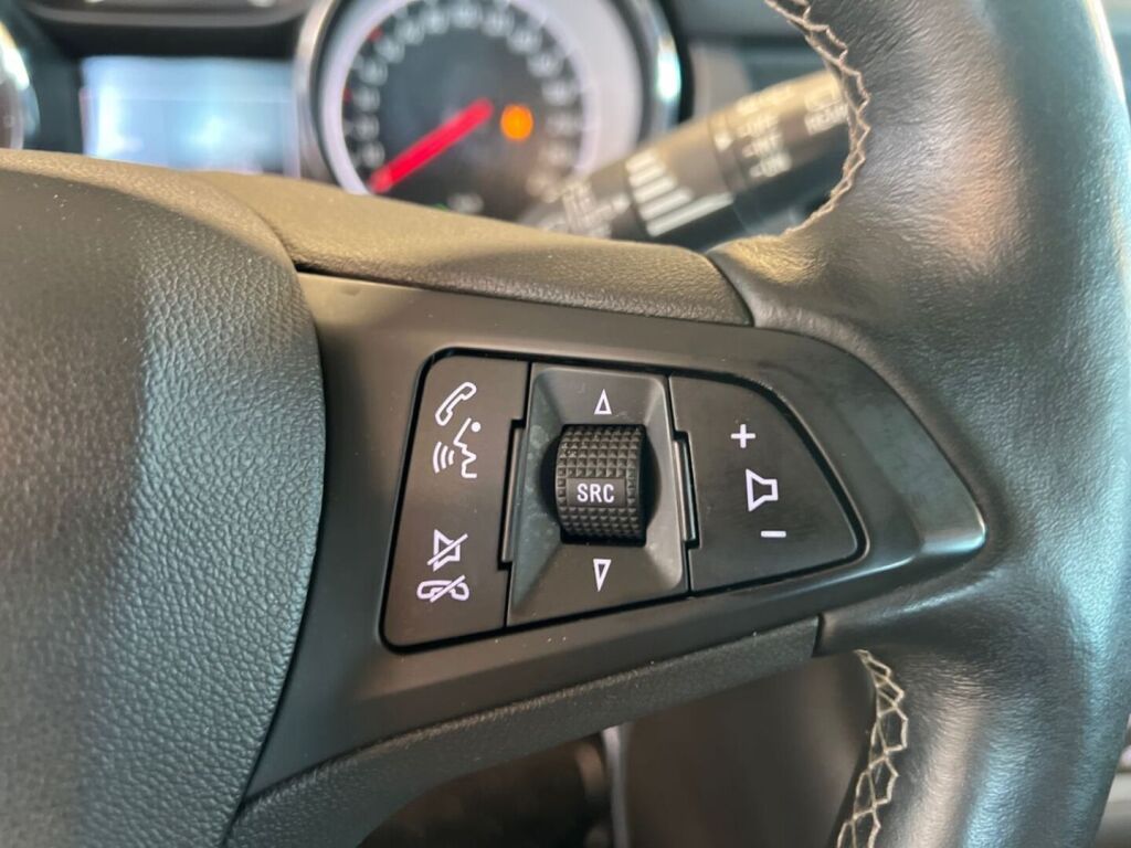 Opel Astra 2018 Punainen