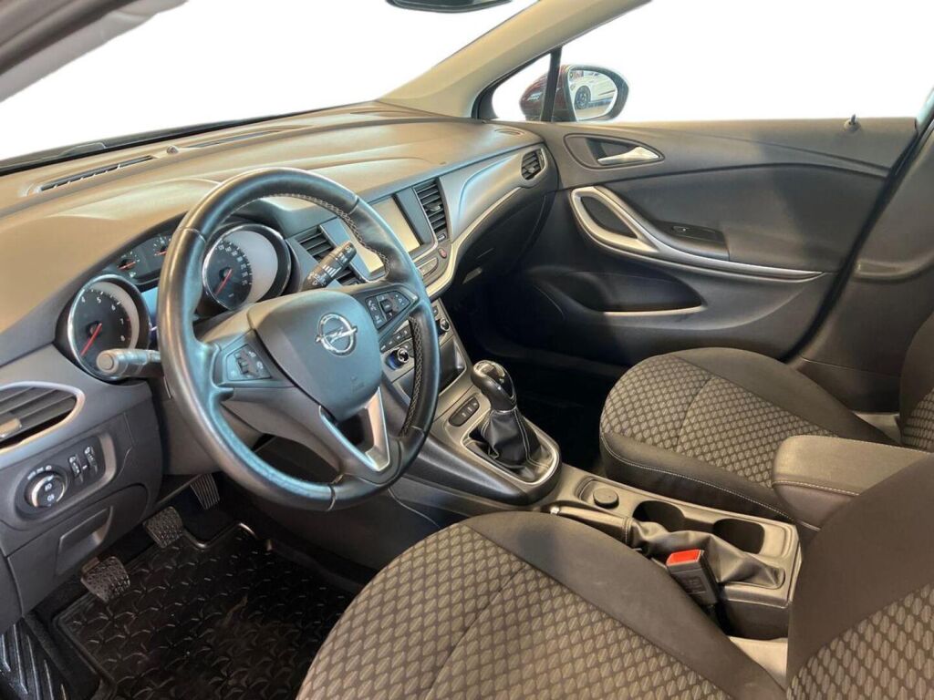 Opel Astra 2018 Punainen